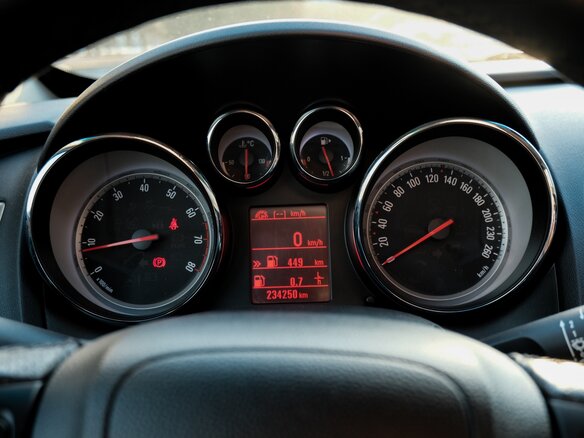 2012 Opel Astra GTC J Рестайлинг, белый, 880000 рублей - вид 28