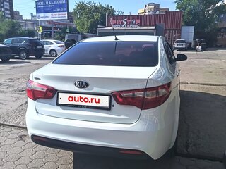 2013 Kia Rio III, белый, 750000 рублей, вид 3