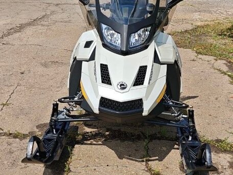 2012 BRP Ski-Doo Grand Touring V-1000, белый, 1550000 рублей, вид 3