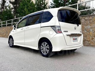 2012 Honda Freed I Рестайлинг, белый, 1255000 рублей, вид 4