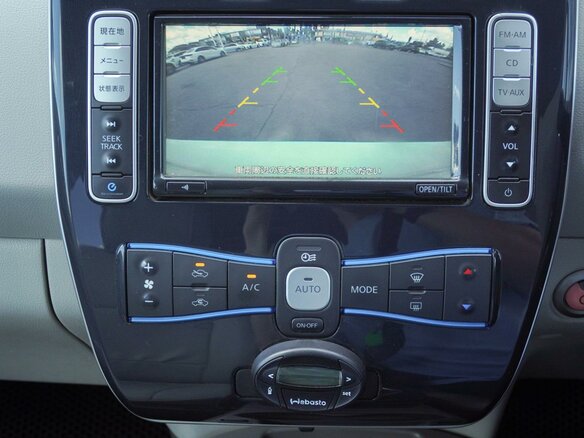 2011 Nissan Leaf (EM61) I (ZE0/AZE0), белый, 570000 рублей - вид 14