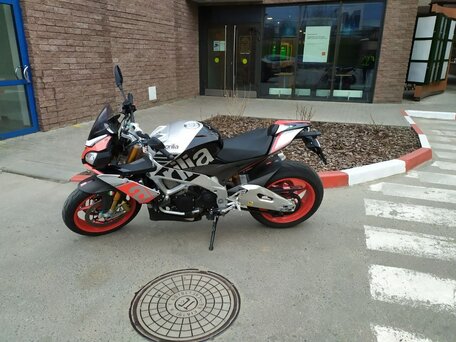 2016 Aprilia Tuono V4, чёрный, 1100000 рублей, вид 2