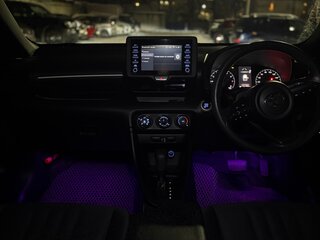 2021 Toyota Yaris IV, серый, 1290000 рублей, вид 5