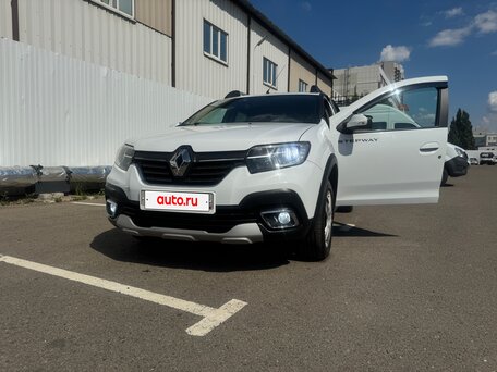 2021 Renault Sandero Stepway II Рестайлинг, белый, 1410000 рублей, вид 4