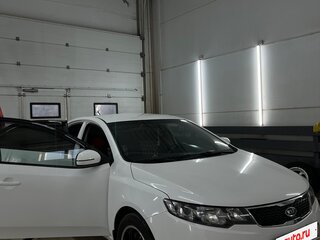 2011 Kia Cerato 6-speed II, белый, 1050000 рублей, вид 3