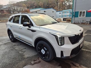 2025 Kia Sorento IV Рестайлинг, белый, 7670000 рублей, вид 3