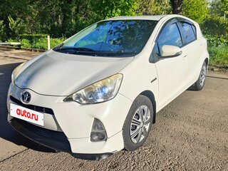 2012 Toyota Aqua I, белый, 875000 рублей, вид 1