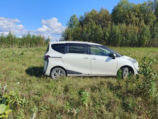 2016 Toyota Sienta II, белый, 1300000 рублей, вид 4