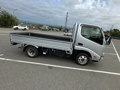 2021 Toyota Dyna, серебристый, 5000000 рублей, вид 3