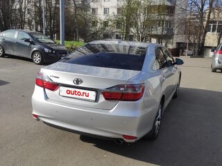 2017 Toyota Camry VII (XV50) Рестайлинг, серебристый, 2350000 рублей, вид 3