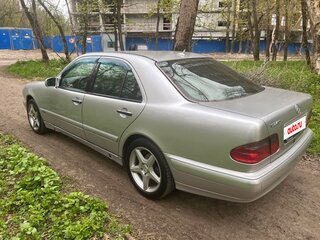 2001 Mercedes-Benz E-Класс 240 II (W210, S210) Рестайлинг, серебристый, 390000 рублей, вид 4