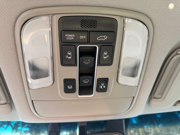 2016 Kia Carnival III, белый, 2800000 рублей - вид 19
