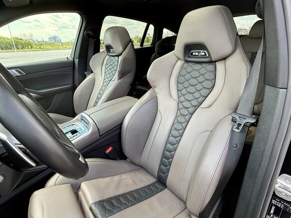 2020 BMW X6 M50i III (G06), чёрный - вид 1