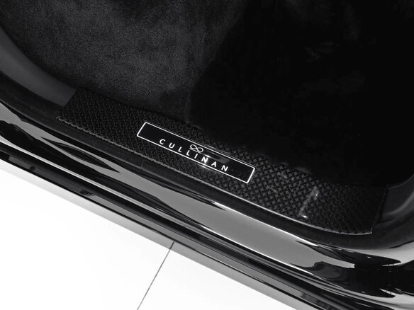 2025 Rolls-Royce Cullinan Black Badge I Рестайлинг (Series II), чёрный - вид 32