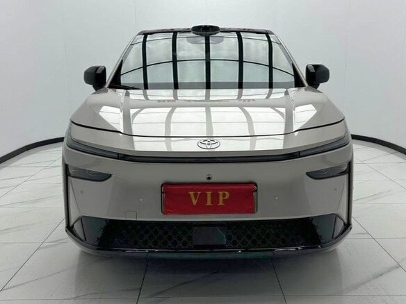 2025 Toyota bZ3X 58.3 kWh, серебристый, 2950000 рублей - вид 4
