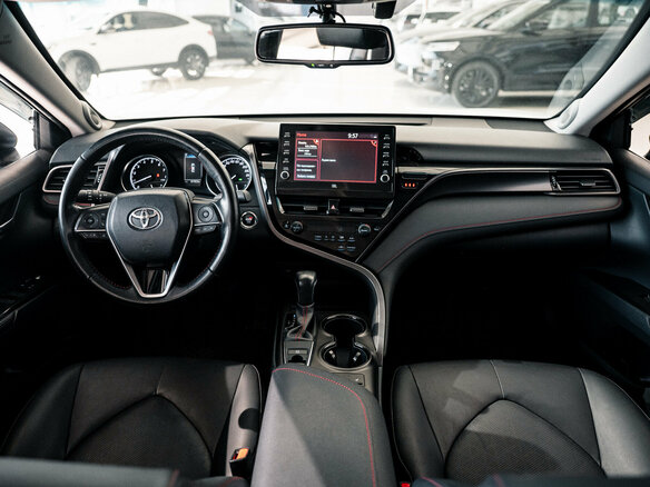 2021 Toyota Camry VIII (XV70) Рестайлинг, белый - вид 13