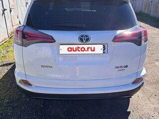 2017 Toyota RAV4 IV (XA40) Рестайлинг, белый, 3000000 рублей, вид 4