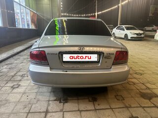 2009 Hyundai Sonata ТагАЗ IV (EF) Рестайлинг, серебристый, 450000 рублей, вид 3