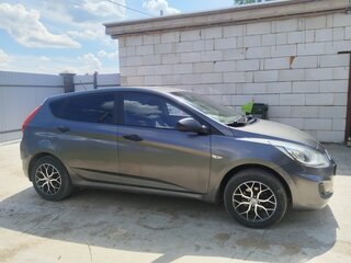 2013 Hyundai Solaris I, чёрный, 650000 рублей, вид 2
