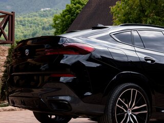 2022 BMW X6 30d III (G06), чёрный, 9000000 рублей, вид 5
