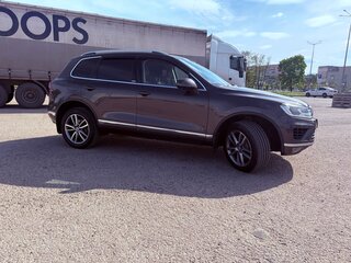 2015 Volkswagen Touareg II Рестайлинг, коричневый, 3370000 рублей, вид 3