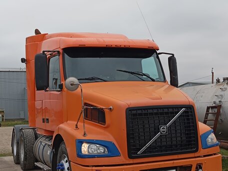 2004 Volvo VNM, оранжевый, 1250000 рублей, вид 1
