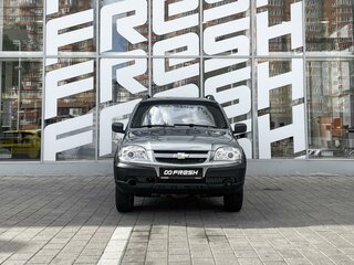 2013 Chevrolet Niva I Рестайлинг, серебристый, 490000 рублей, вид 3