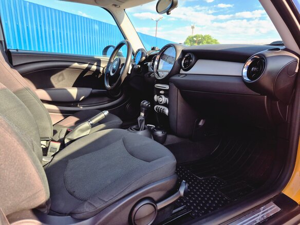 2008 Mini Hatch One II (R56), жёлтый - вид 5