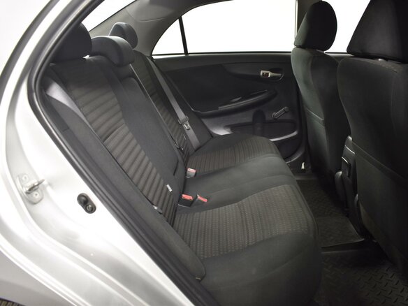 2010 Toyota Corolla X (E140, E150), серебристый, 830000 рублей - вид 6