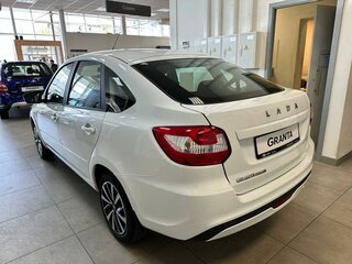 2026 Lada (ВАЗ) Granta I Рестайлинг, белый, 1324000 рублей, вид 5