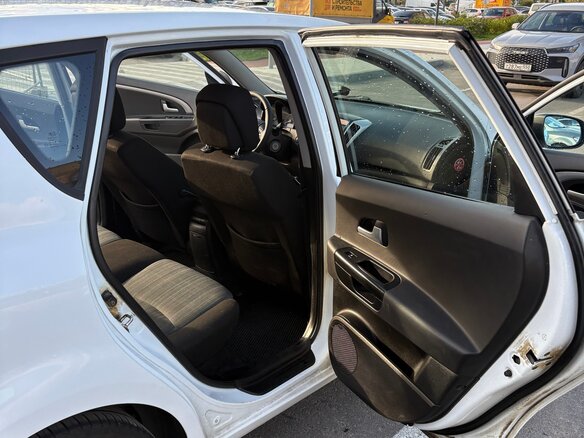 2011 Kia Ceed I Рестайлинг, белый, 700000 рублей - вид 4