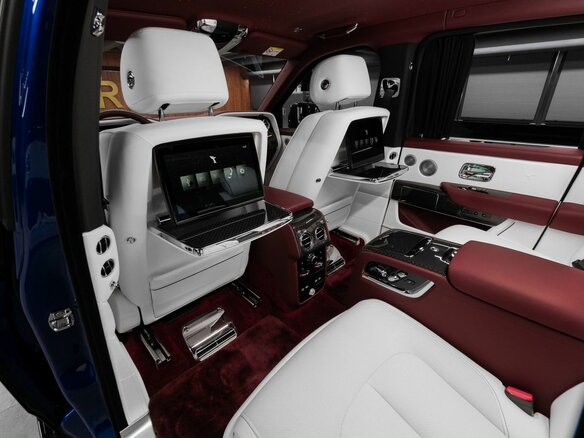 2026 Rolls-Royce Cullinan Black Badge I Рестайлинг (Series II), синий, 78125000 рублей - вид 32