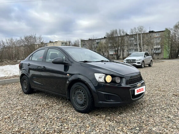 2014 Chevrolet Aveo II, чёрный, 650000 рублей - вид 2