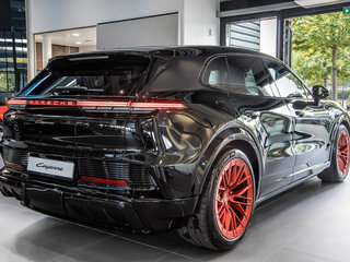 2026 Porsche Cayenne Electric Coupé IV, чёрный, 23870404 рублей, вид 5