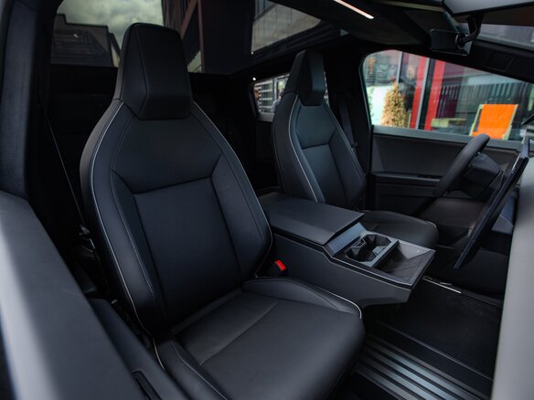 2026 Tesla Cybertruck Cyberbeast, серебристый - вид 19