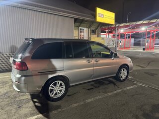 2001 Nissan Liberty, серебристый, 330000 рублей, вид 3