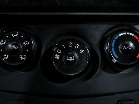 2013 Toyota Corolla X (E140, E150) Рестайлинг, белый - вид 19