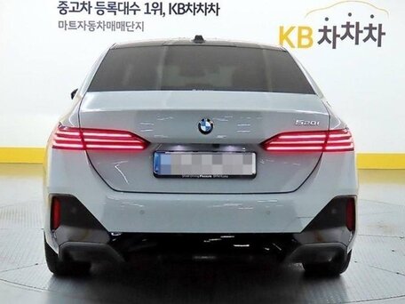 2025 BMW 5 серии 520i VIII (G60/G61/G68), серебристый, 7890000 рублей, вид 2