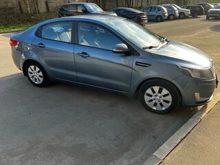 2013 Kia Rio 5-speed III, голубой, 700000 рублей, вид 4