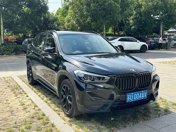2022 BMW X1 Long 20Li sDrive II (F48) Рестайлинг, чёрный, 1670000 рублей - вид 2