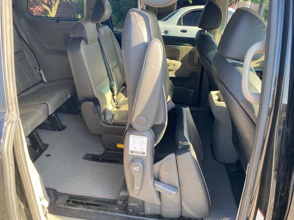 2016 Kia Sedona III, чёрный, 2400000 рублей - вид 11
