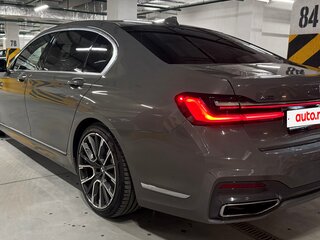2021 BMW 7 серии Long 740Li xDrive VI (G11/G12) Рестайлинг, серый, 7580000 рублей, вид 5