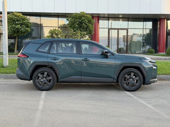 2026 Toyota RAV4 VI (XA60), зелёный, 4275000 рублей - вид 3