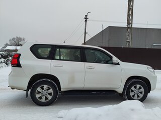 2018 Toyota Land Cruiser Prado 150 Series Рестайлинг 2, белый, 4600000 рублей, вид 3
