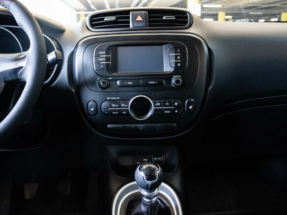 2017 Kia Soul II Рестайлинг, серебристый, 1200000 рублей - вид 6