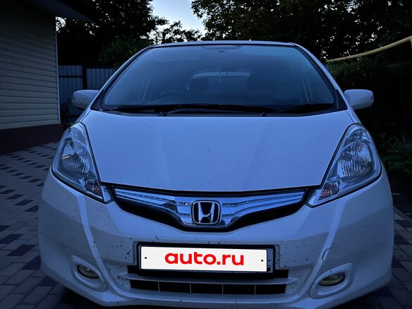 2011 Honda Fit Hybrid II, белый, 820000 рублей
