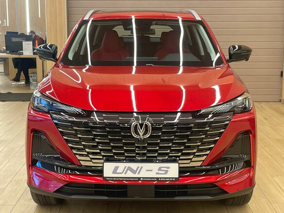 2026 Changan UNI-S I, красный, 3229900 рублей - вид 4