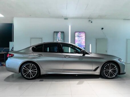 2020 BMW 5 серии 540d xDrive VII (G30/G31/G38) Рестайлинг, серый, 5700000 рублей, вид 3