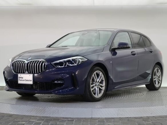 2022 BMW 1 серии 118i III (F40), синий, 1500000 рублей