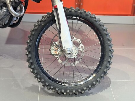 2024 KTM 250 SX F, оранжевый, 1259900 рублей, вид 4